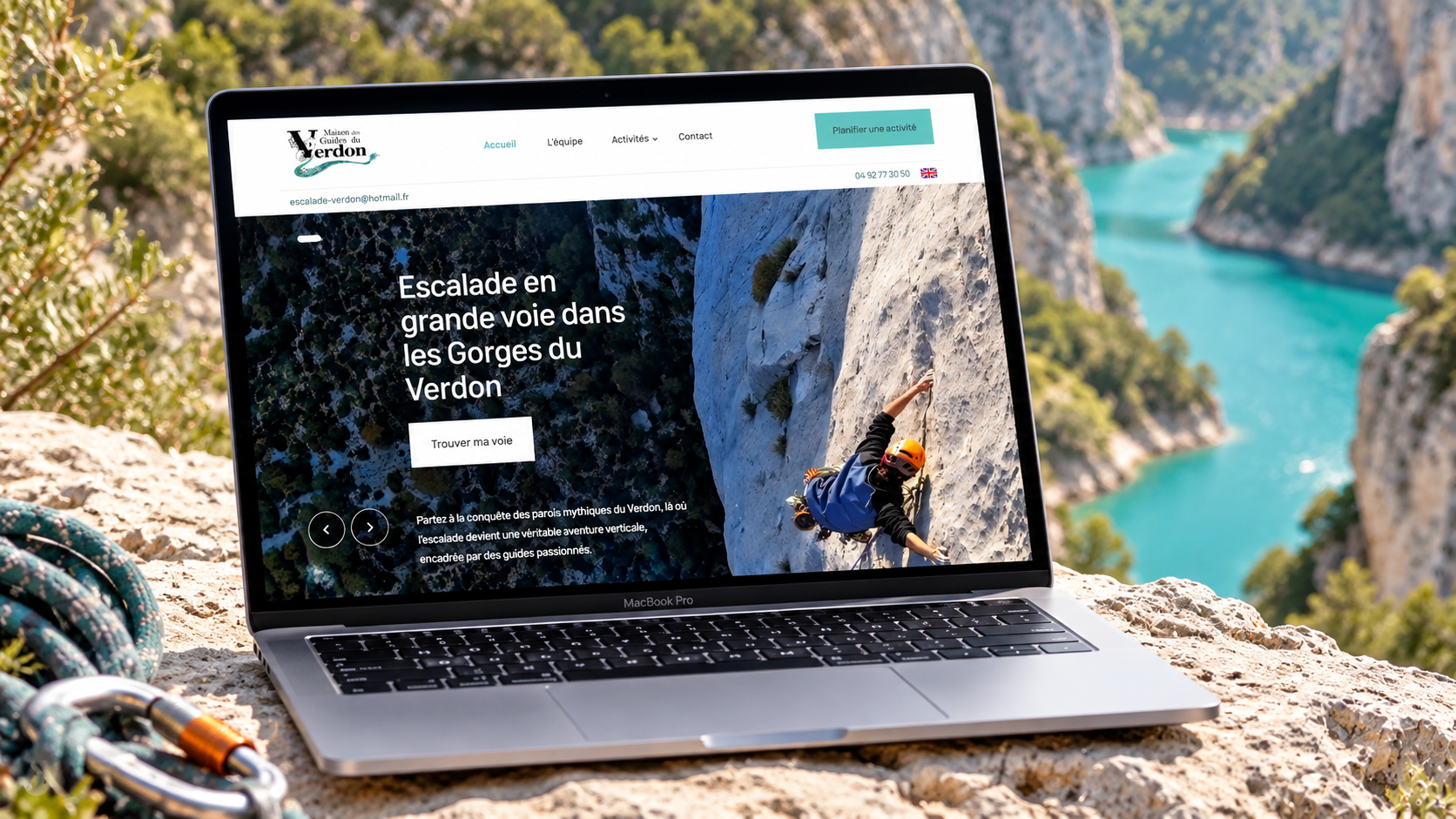 Maison des guides du Verdon présenté sur MacBook dans son univers
