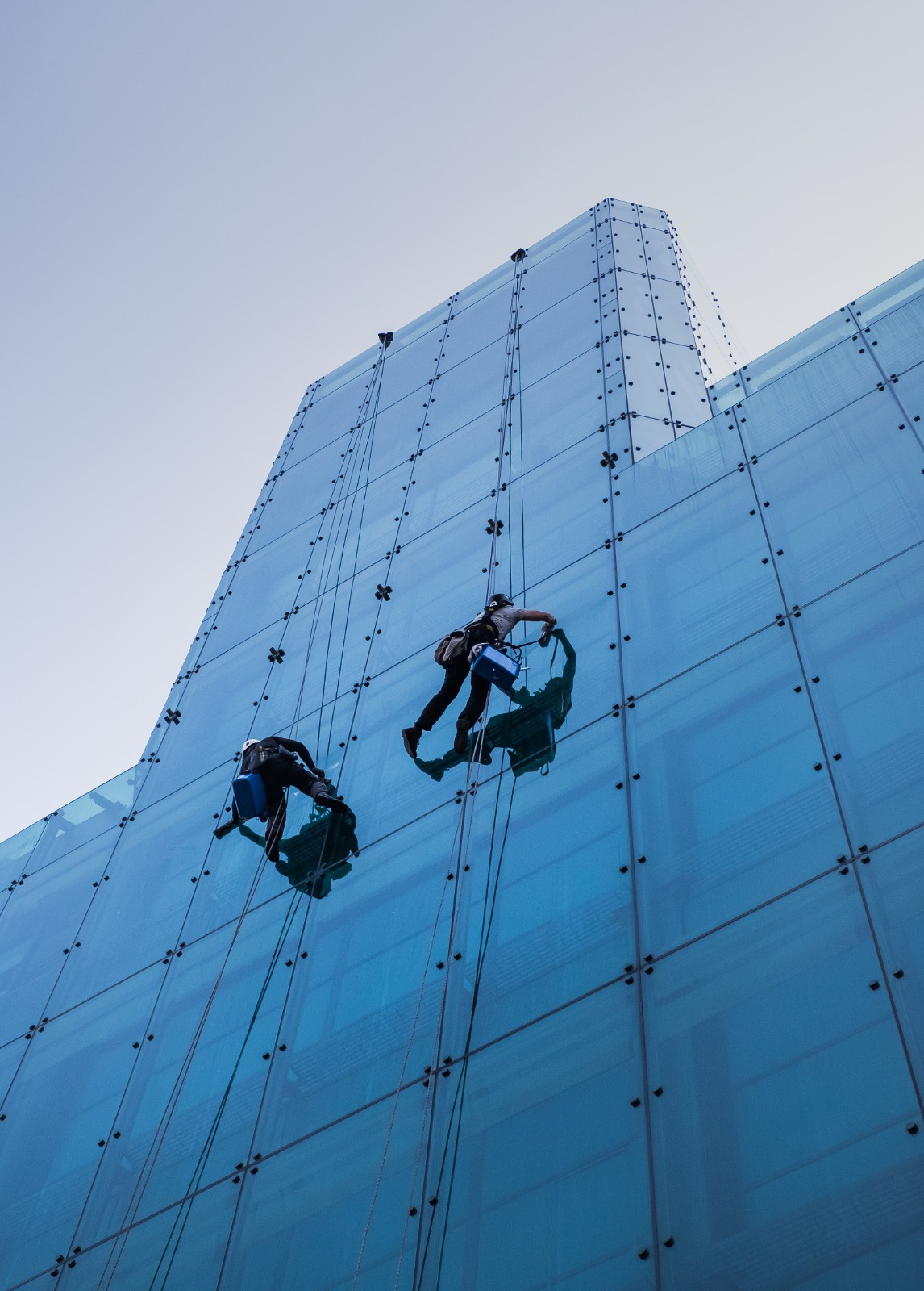 Cordiste Acrobatic pendant des travaux en hauteur